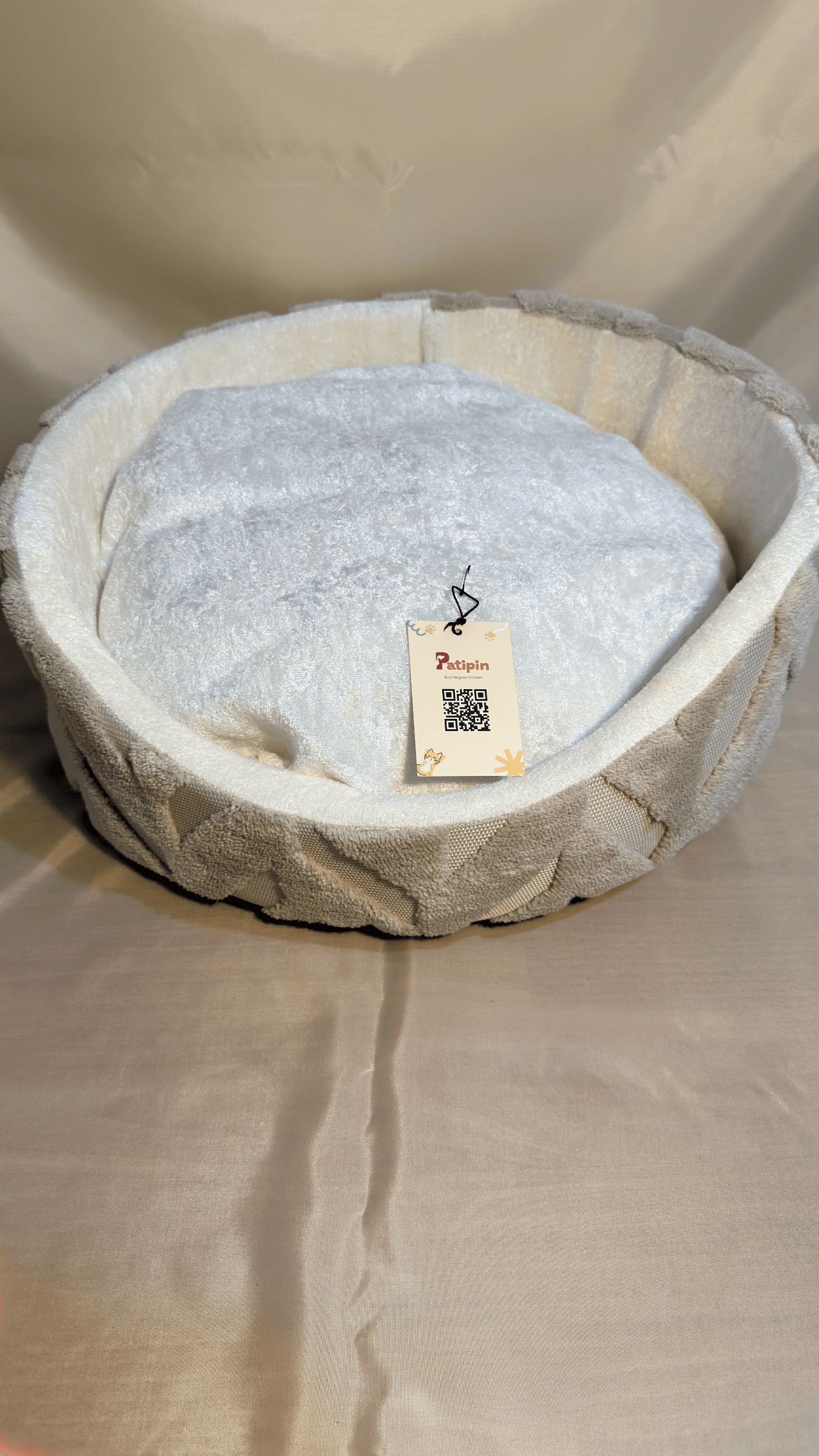 Bej Desenli Peluş Yatak - Görsel 1