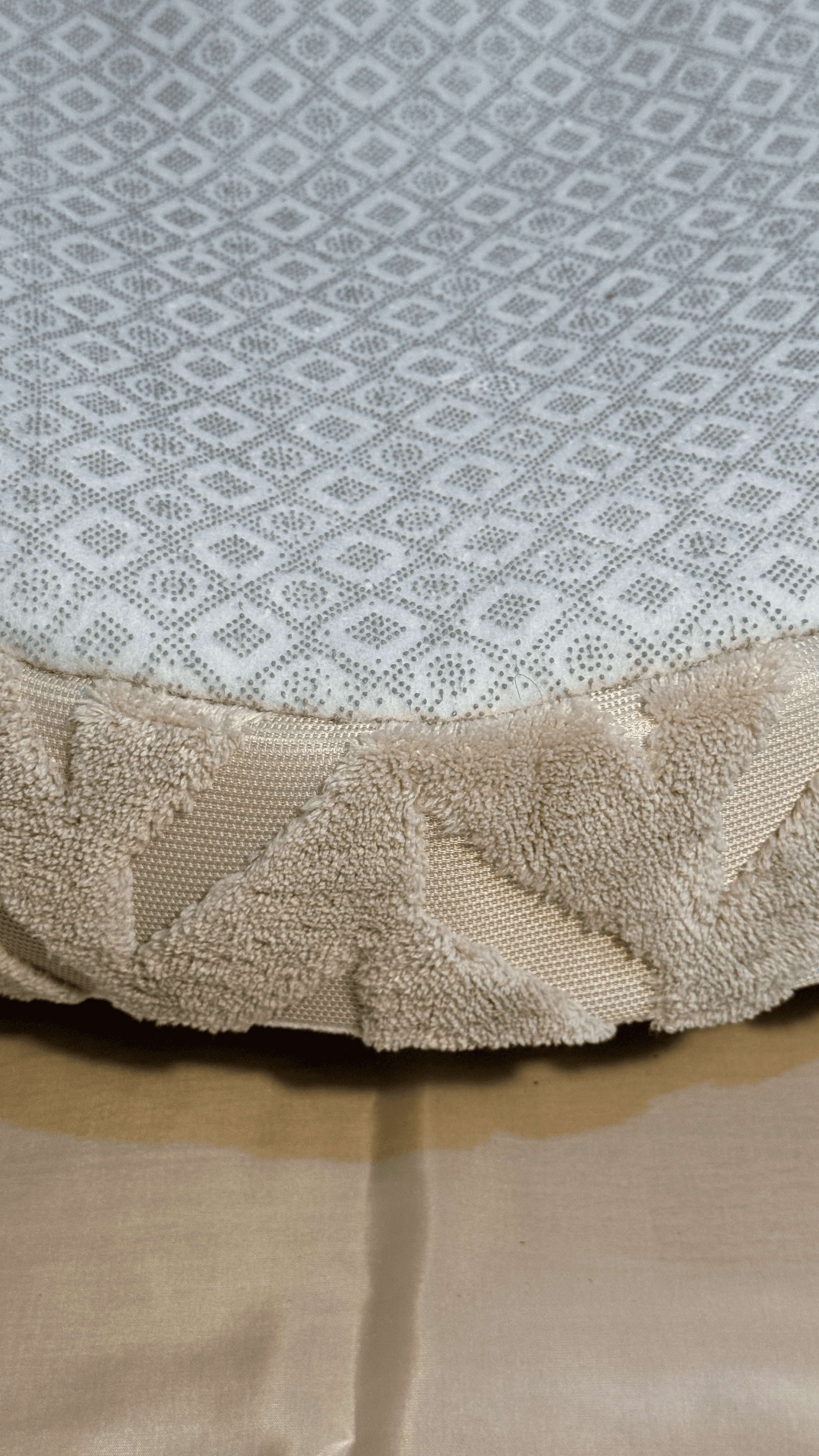 Bej Desenli Peluş Yatak - Görsel 3