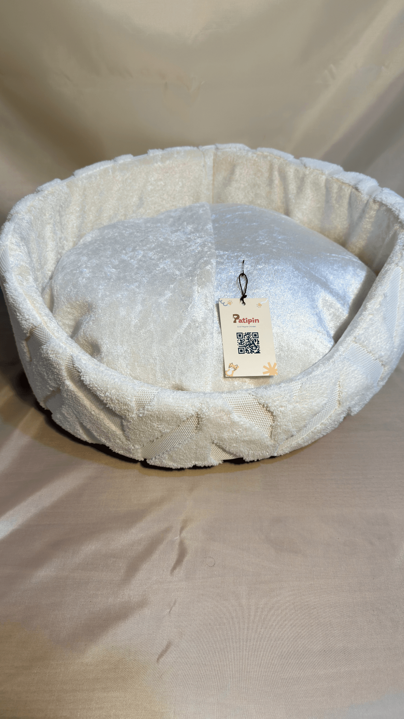 Beyaz Desenli Peluş Yatak - Görsel 1