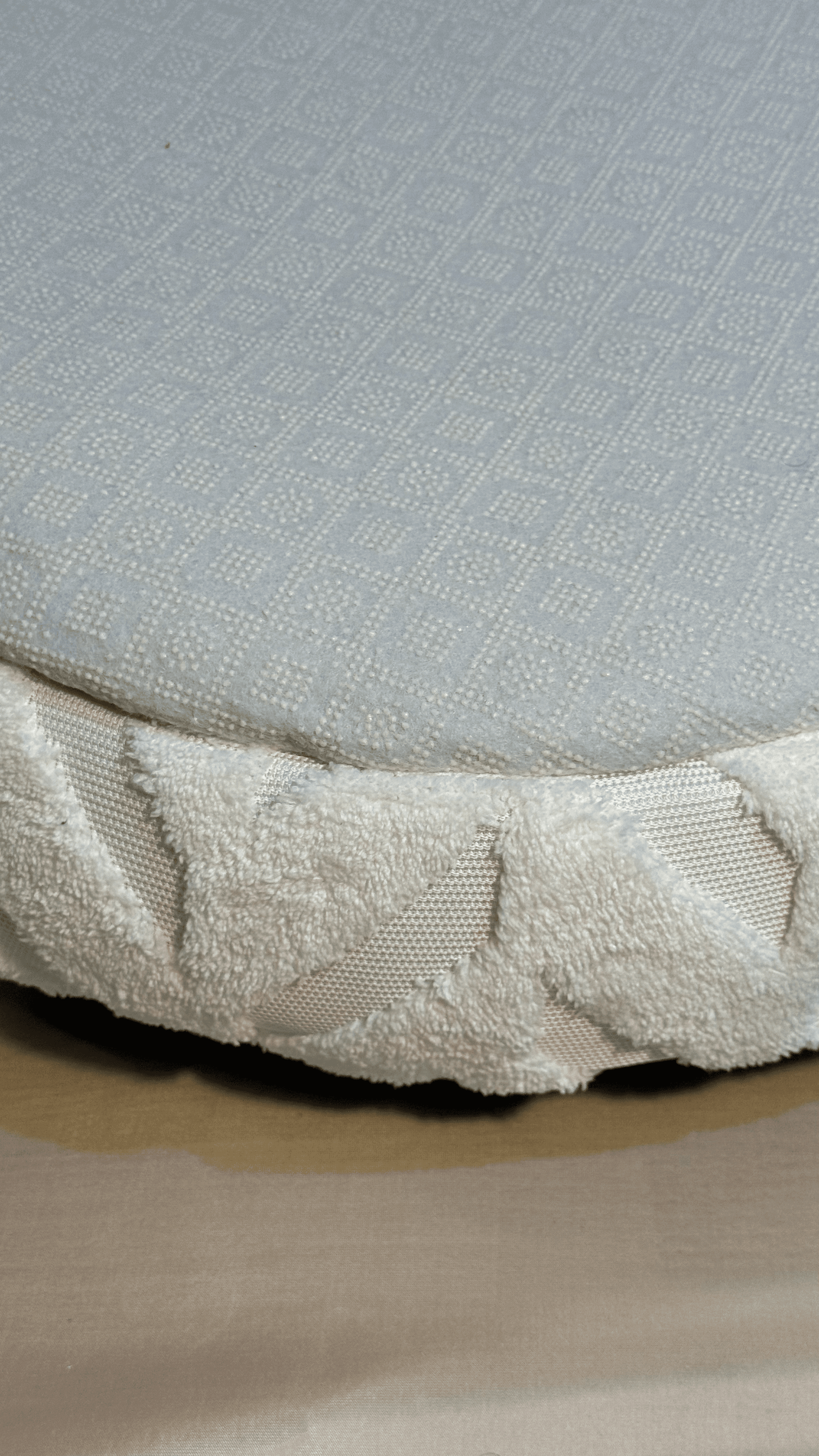 Beyaz Desenli Peluş Yatak - Görsel 3