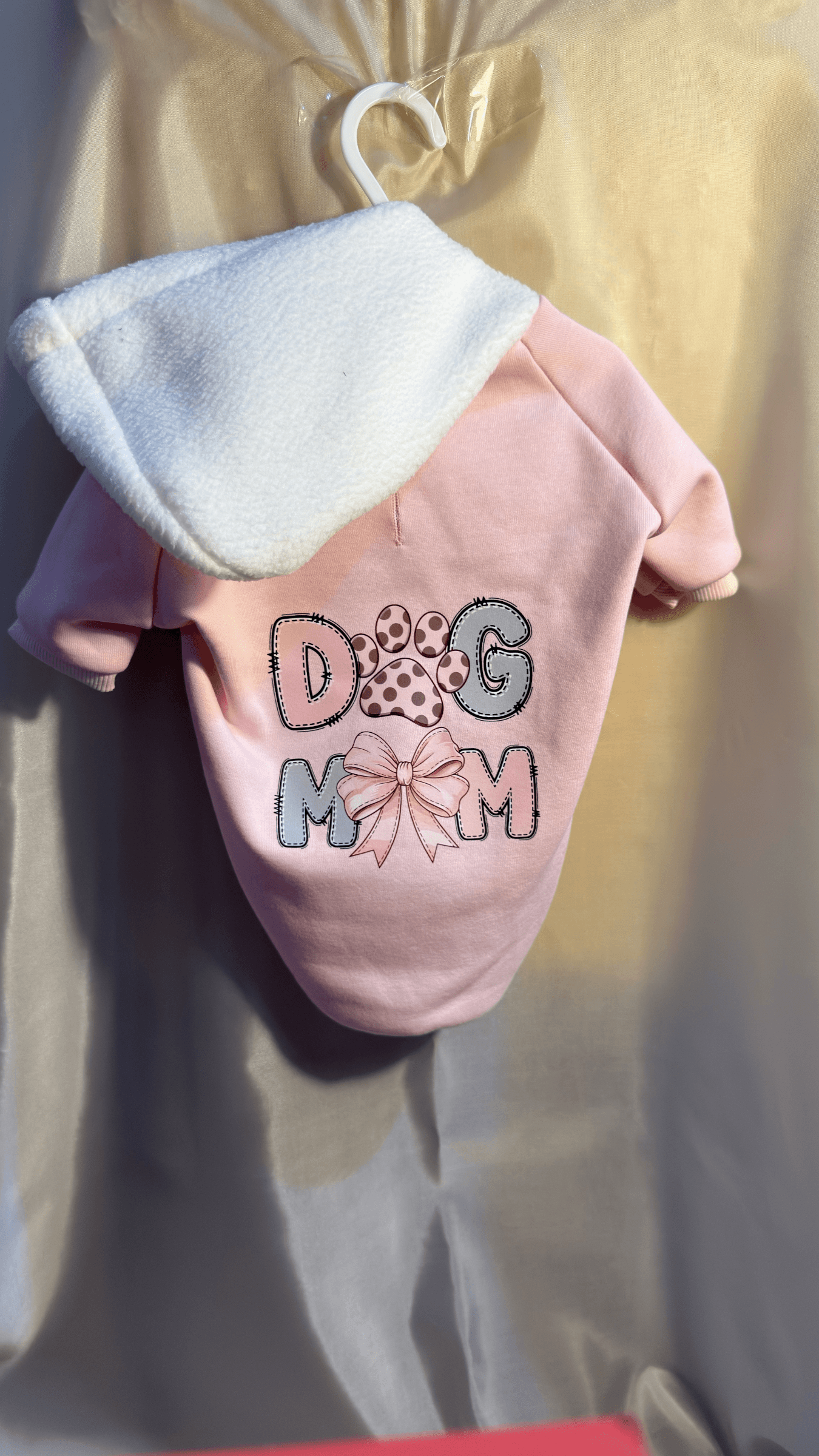 "Dog Mom" Pembe Evcil Hayvan Kıyafeti - Görsel 1