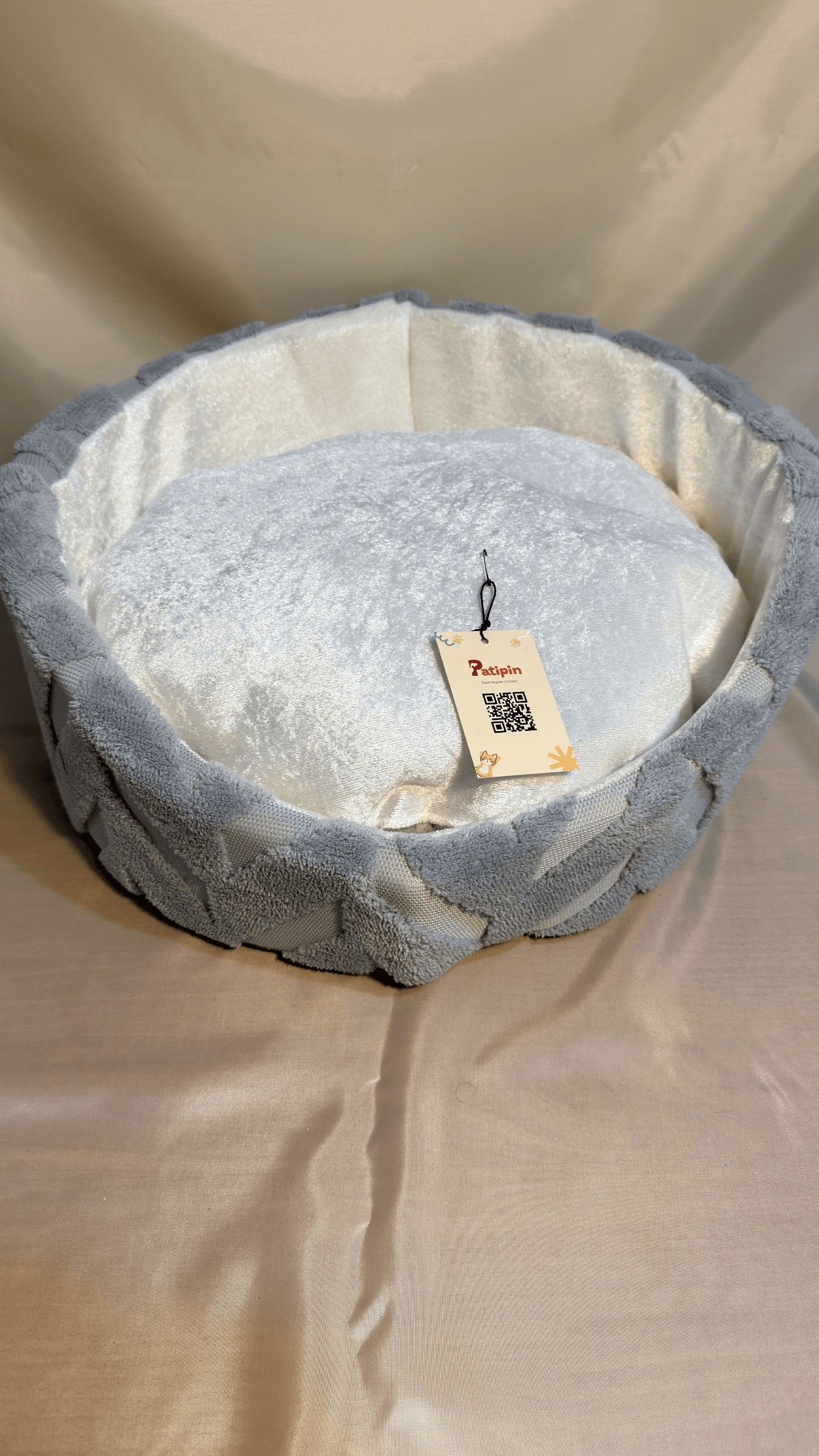 Gri Desenli Peluş Yatak - Görsel 1