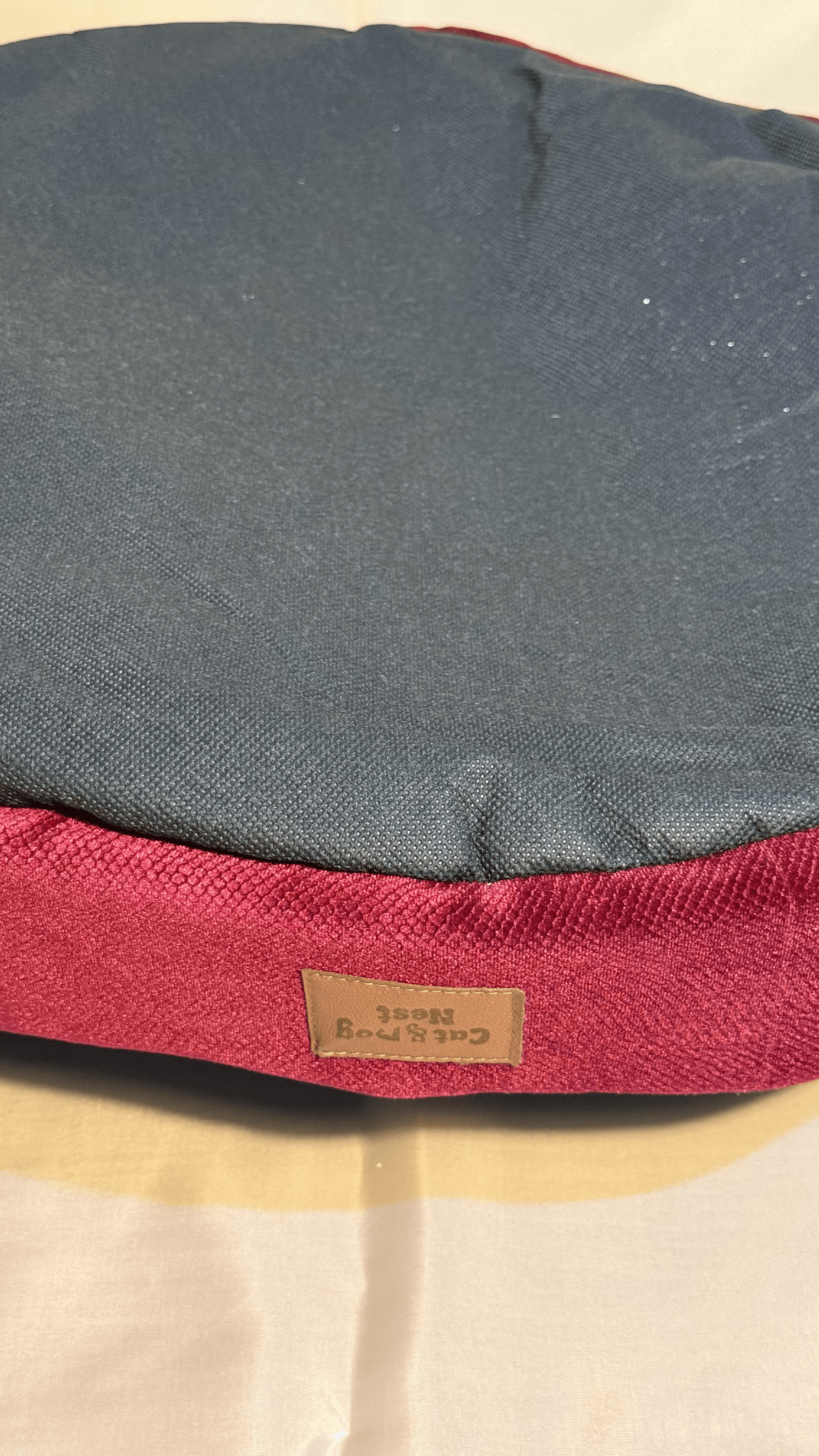 Kırmızı Desenli, Kadife Kenarlı Yatak - Görsel 3